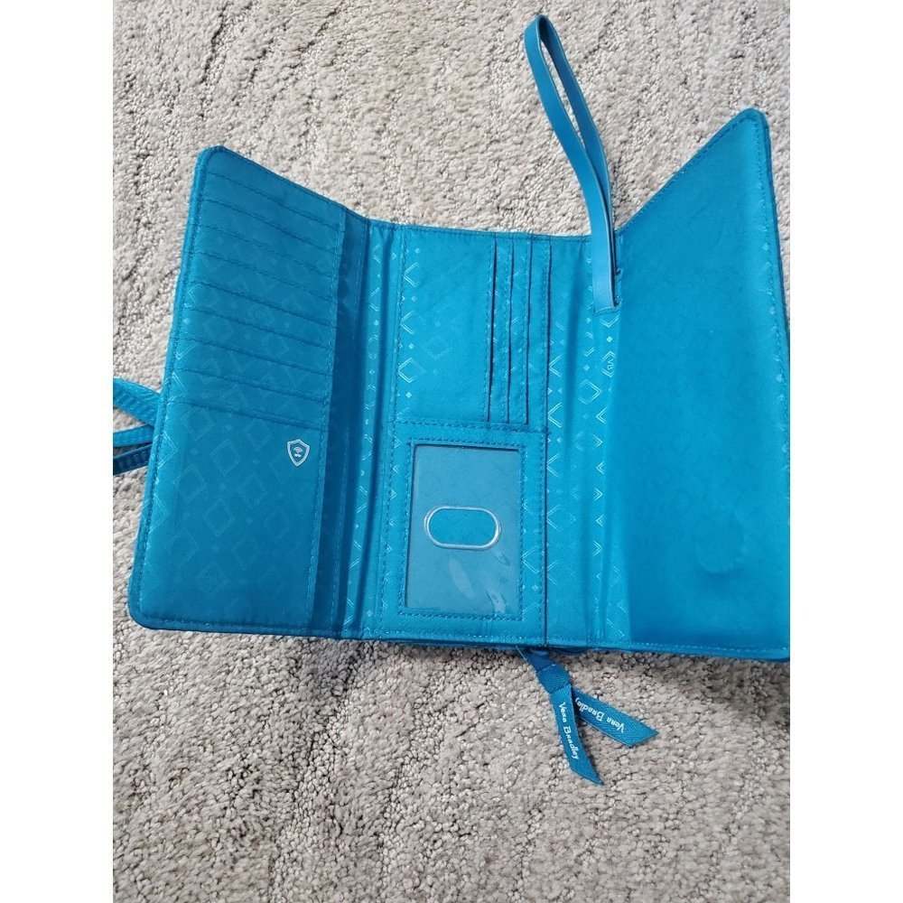 Vera Bradley 3 in 1 Crossbody/ Wristlet - Picture 4 of 5